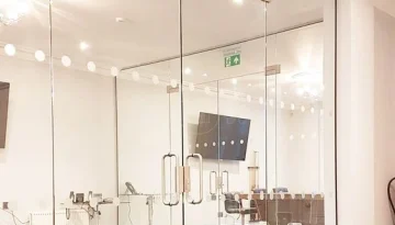 Main-door-glass-designs-for-a-chic-look-9